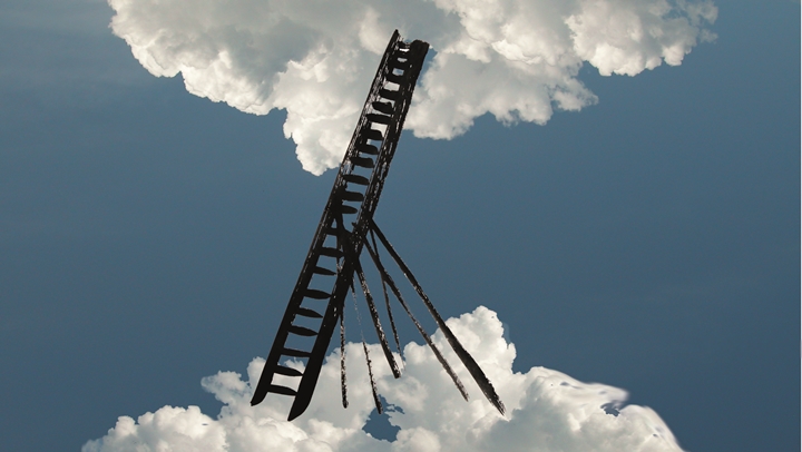 Leiter zwischen Wolken